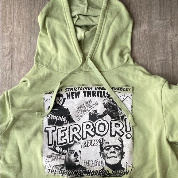 Universal Monsters Green Graphic Hoodie with Horror Print Size XL - Picture 3 of 5